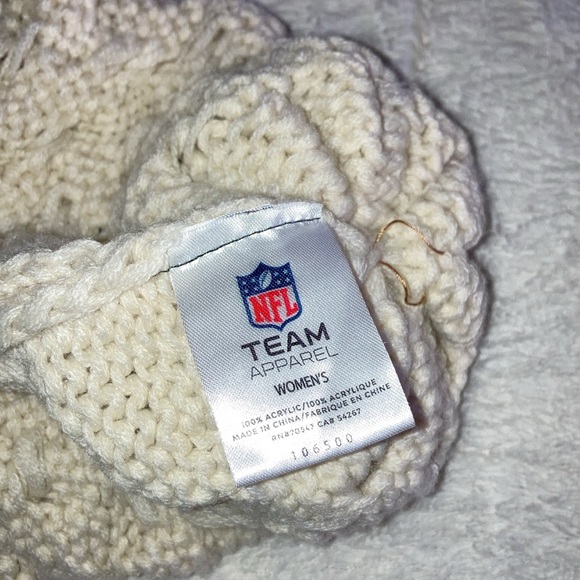 NFL Colts Team Apparel knit Beanie with fuzzy ball. NWOT - Picture 3 of 4